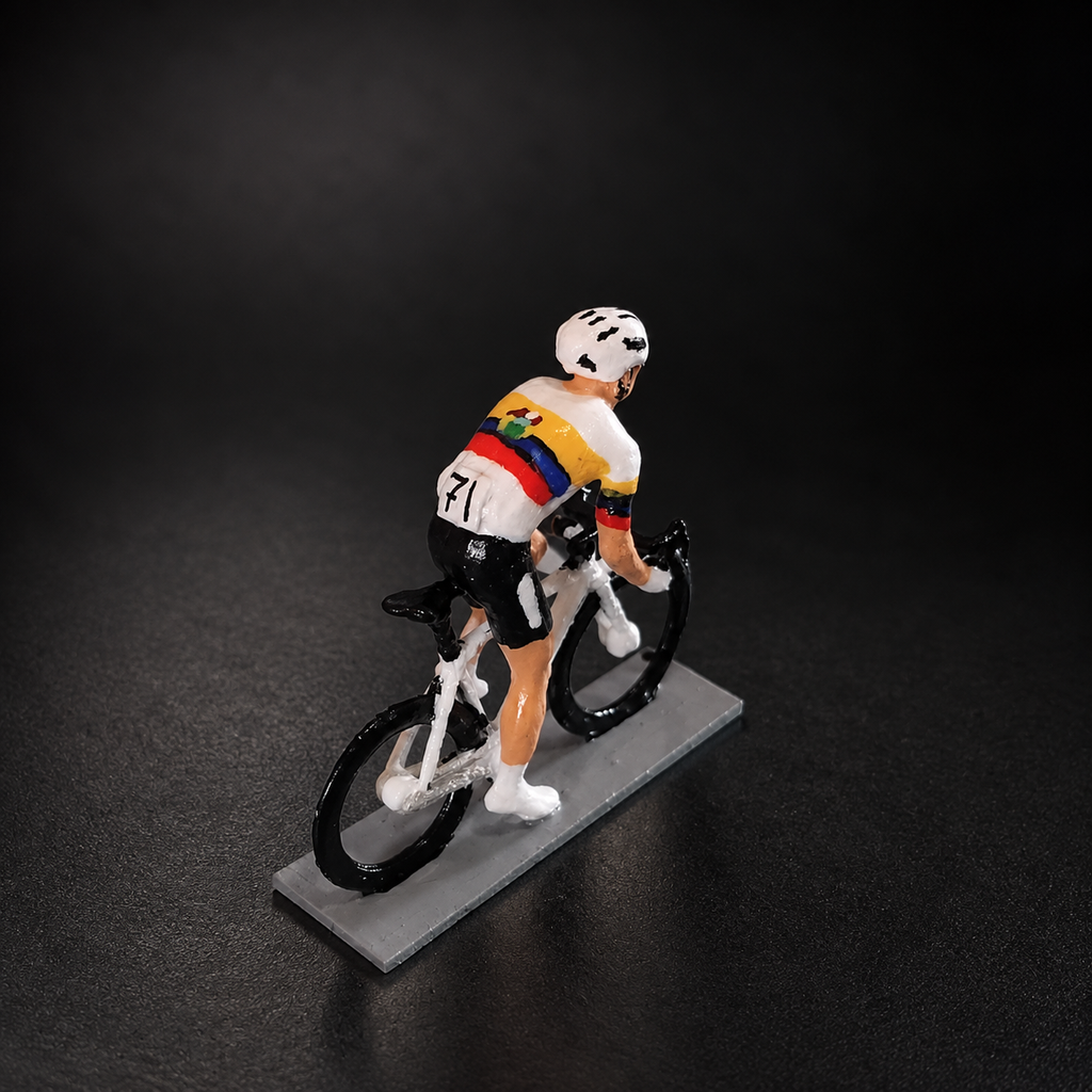 Le Grimpeur Latino-Américain – Figurine Cycliste Miniature (Impression 3D)