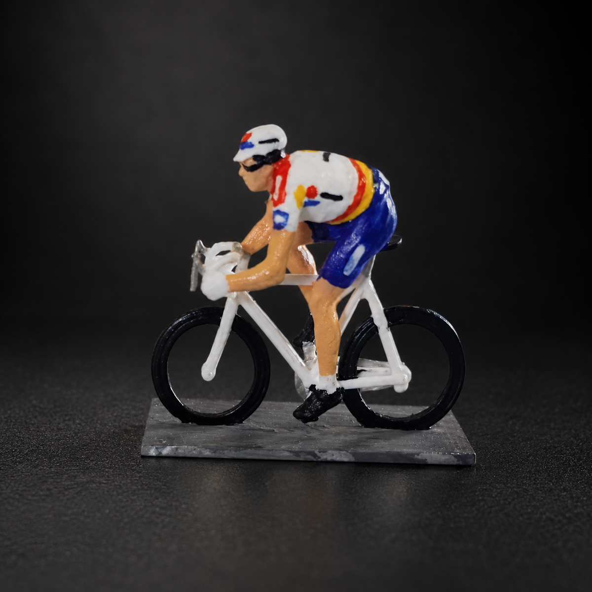 El Rey de Navarra – Figura Ciclista en Miniatura (Impresión 3D en Resina)