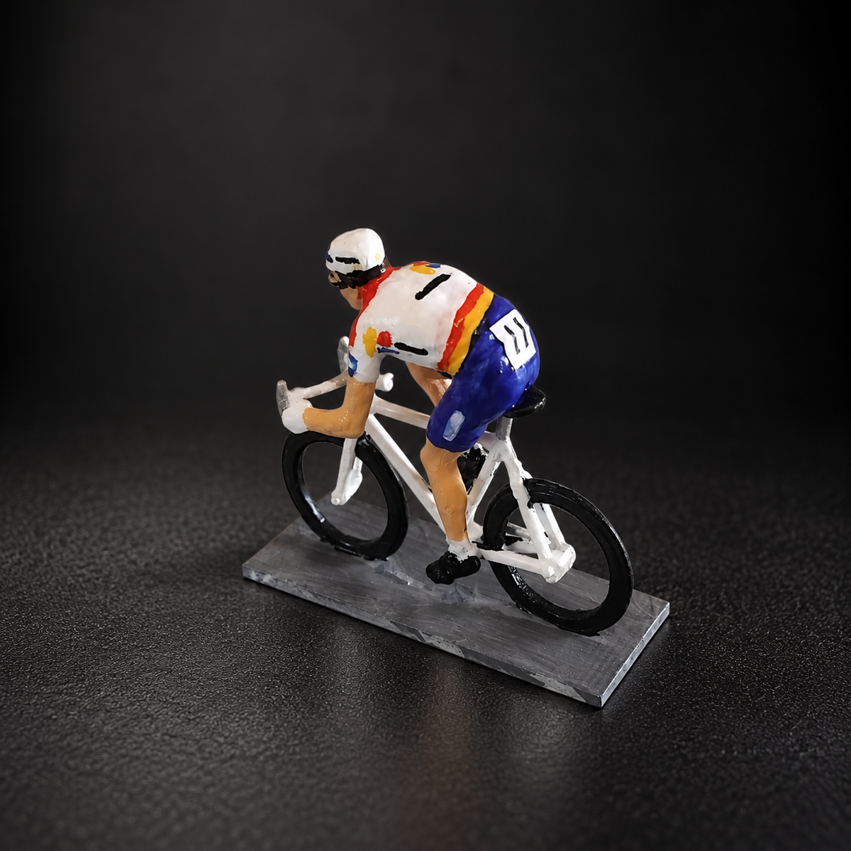 El Rey de Navarra – Figura Ciclista en Miniatura (Impresión 3D en Resina)