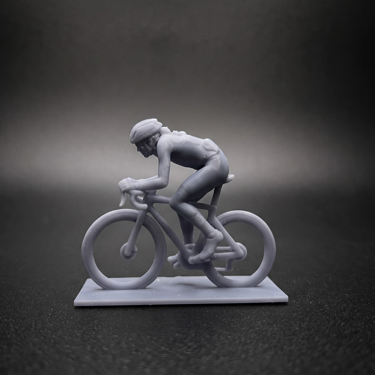 La Máquina de Rodar Femenina – Figura Ciclista en Miniatura (Impresión 3D)